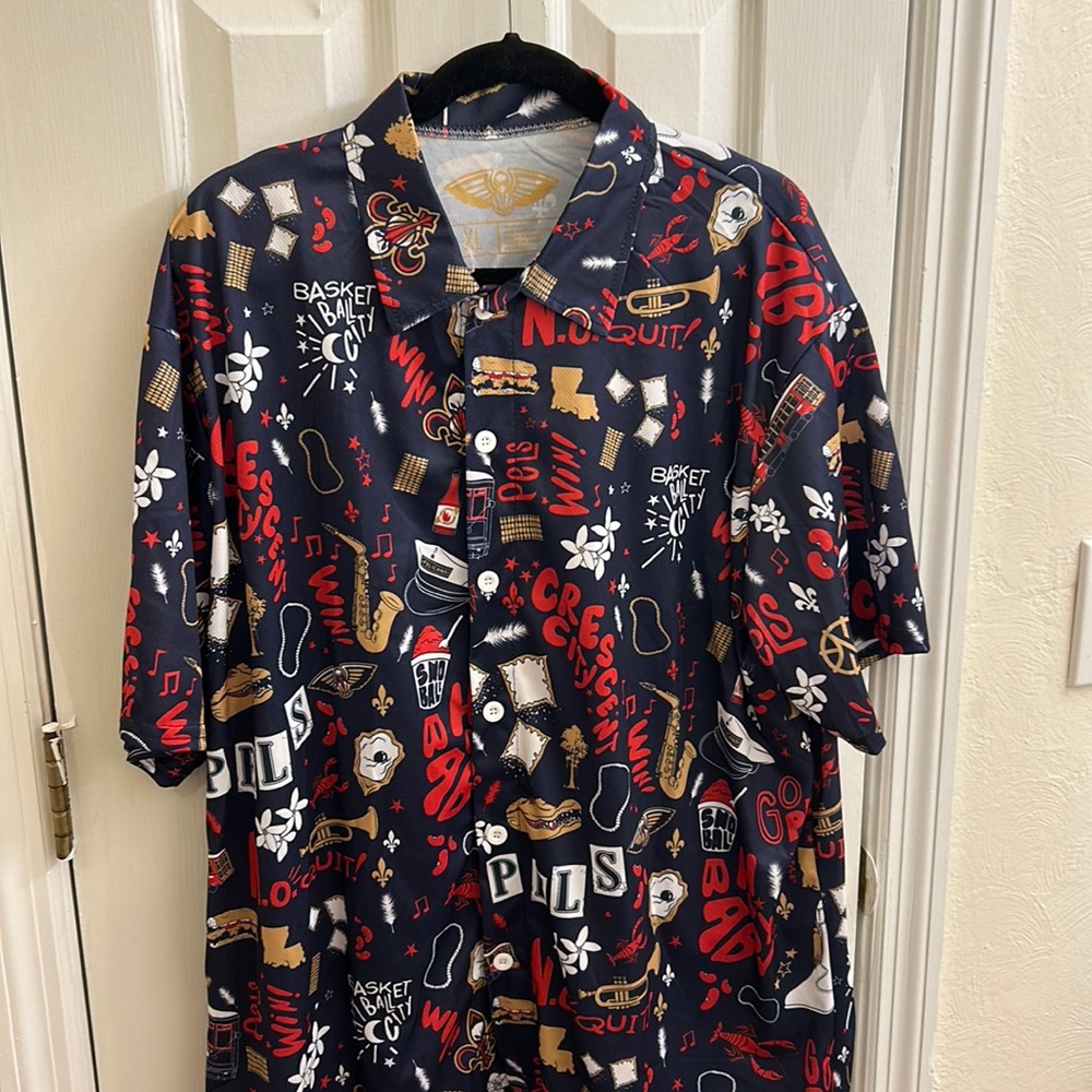 Men’s New Orleans Pelicans Hawaiian Shirt, size XL